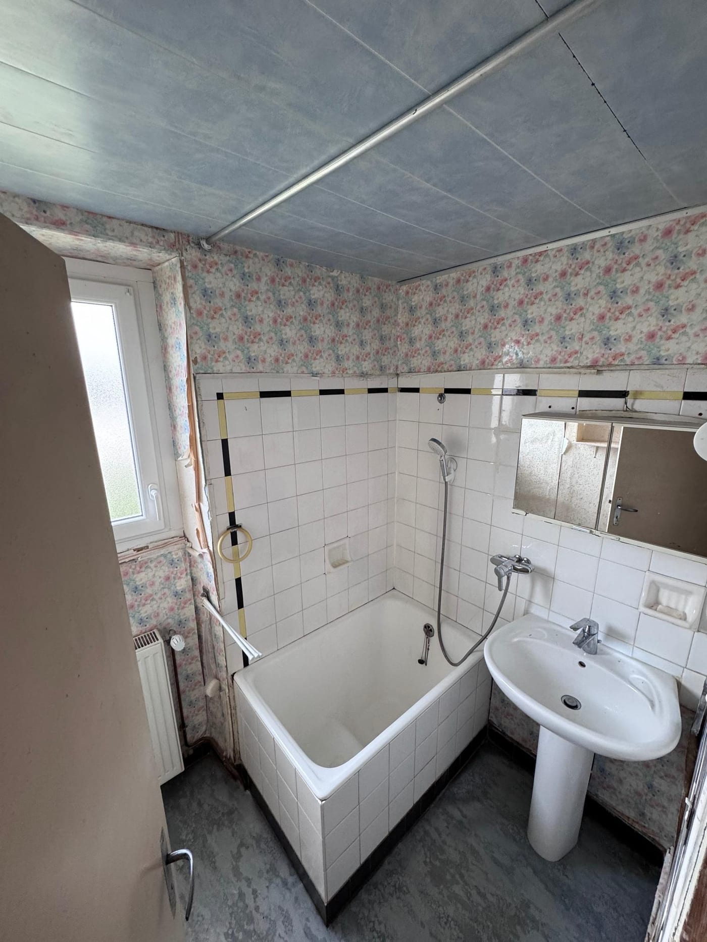 Avant — Salle de bain