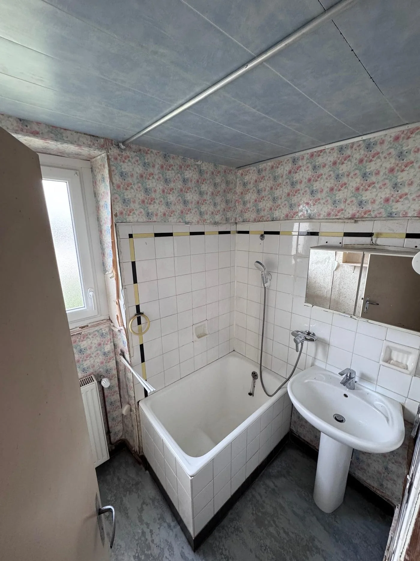 Avant — Salle de bain